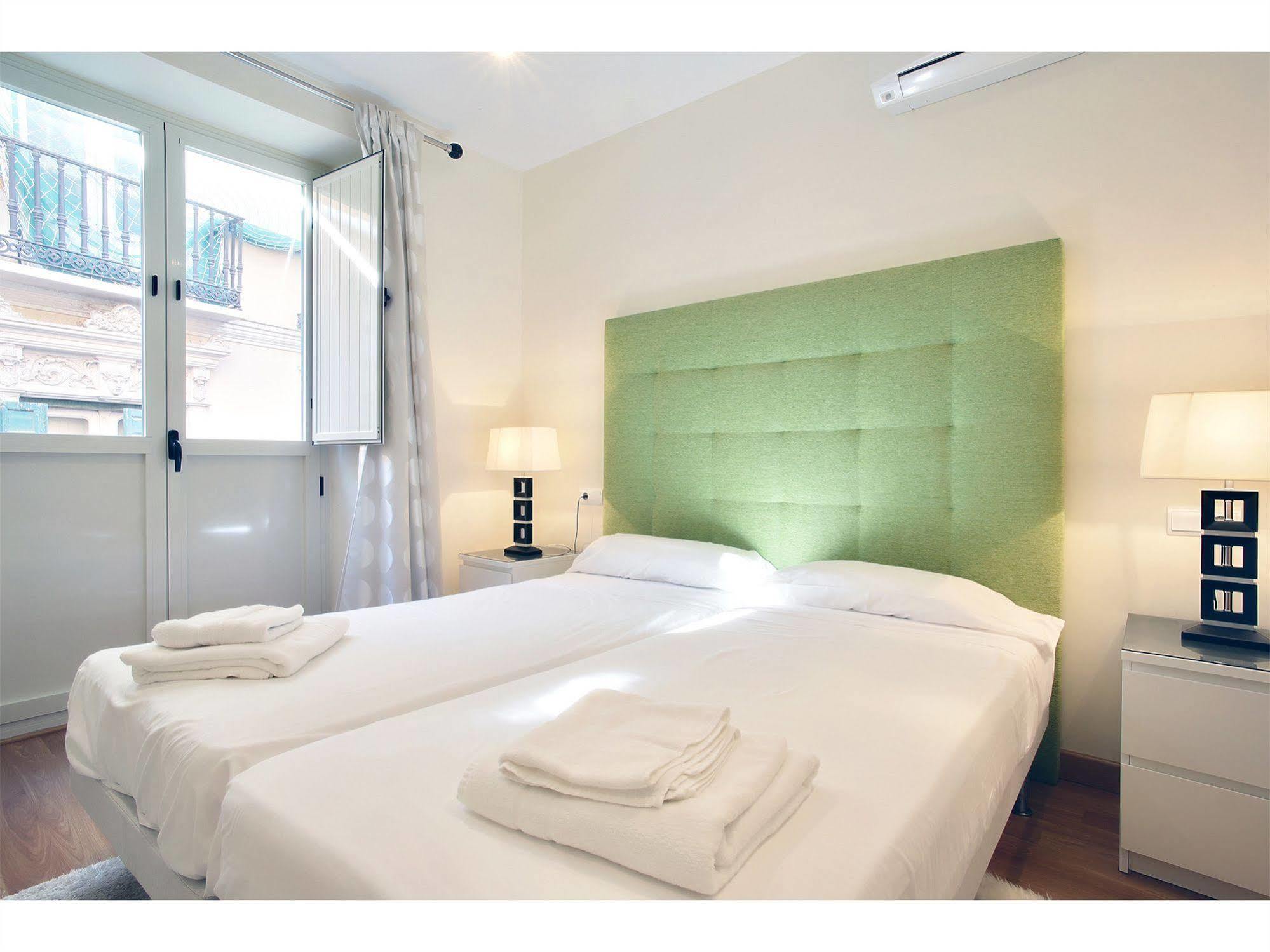 Apartamentos Unisierra Malaga Luaran gambar