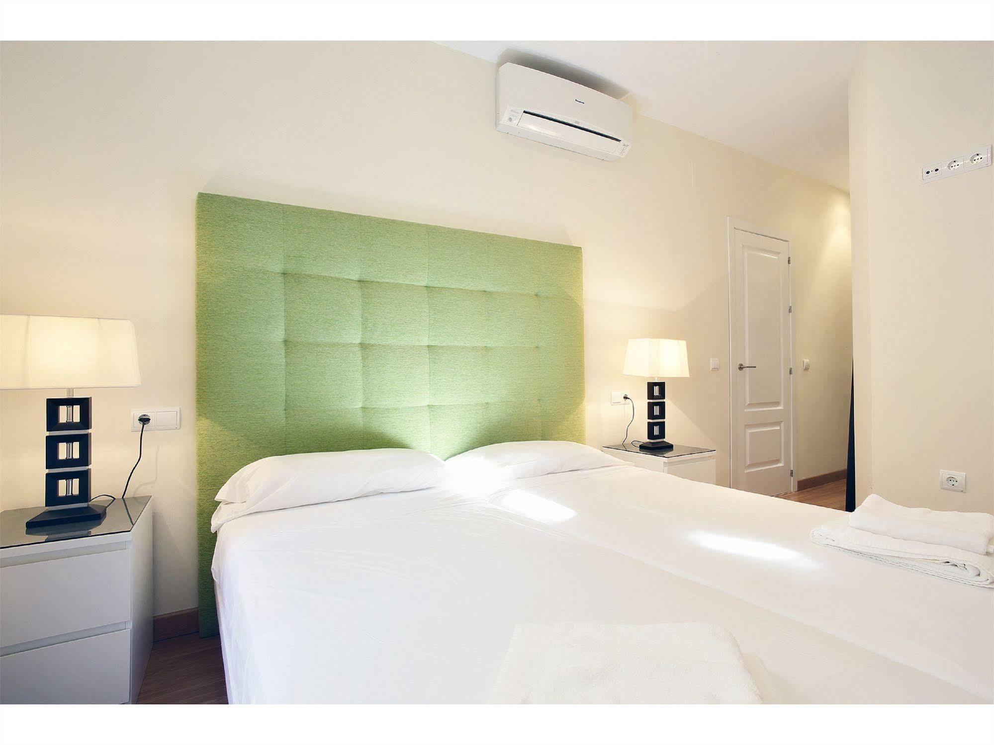 Apartamentos Unisierra Malaga Luaran gambar